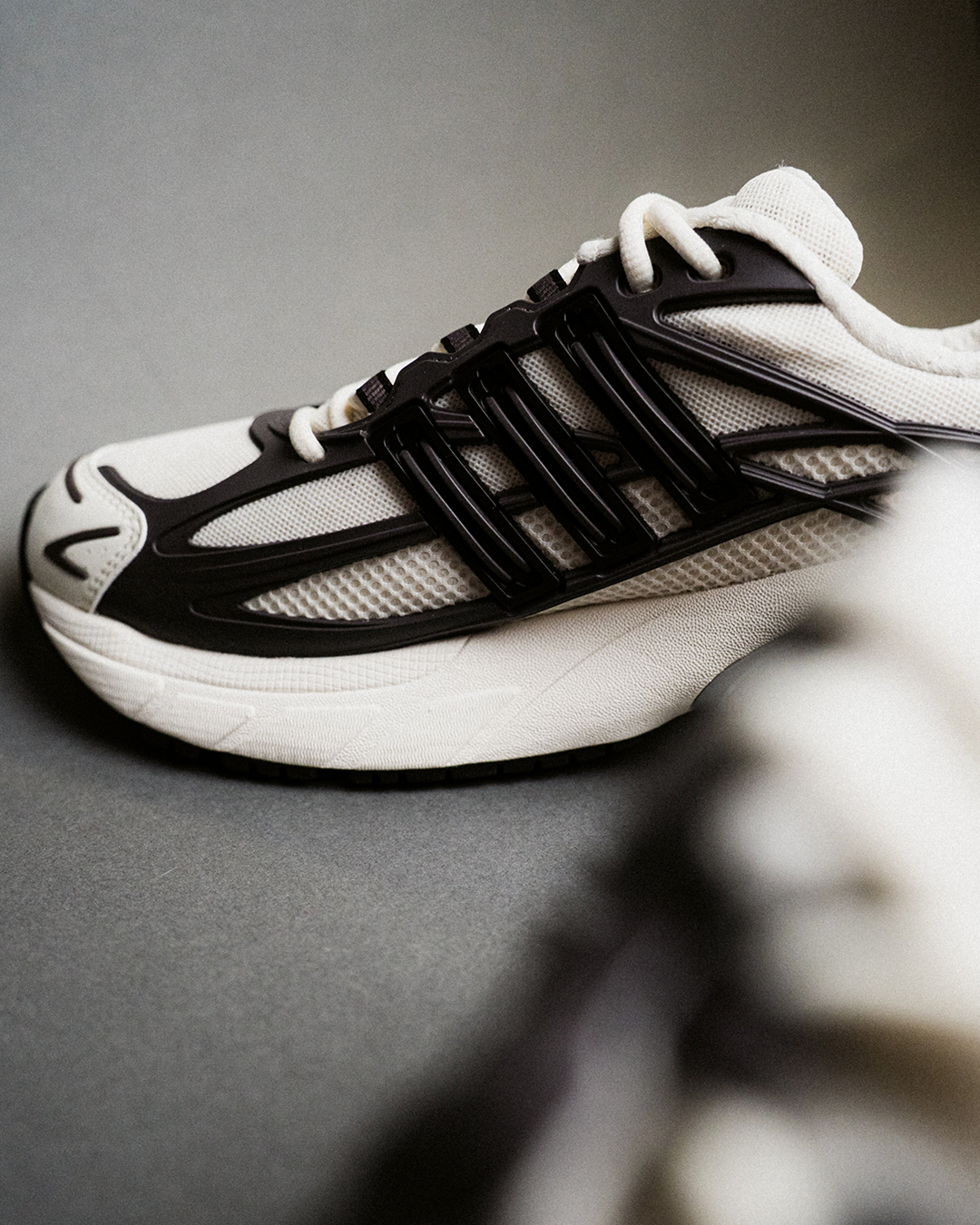【2026年 6/4 発売】adidas Originals ADISTAR XLG 2.0 “Grey Strata/Core Black” (アディダス オリジナルス アディスター エクストララージ “グレー/ブラック/ホワイト”) [KJ7895]