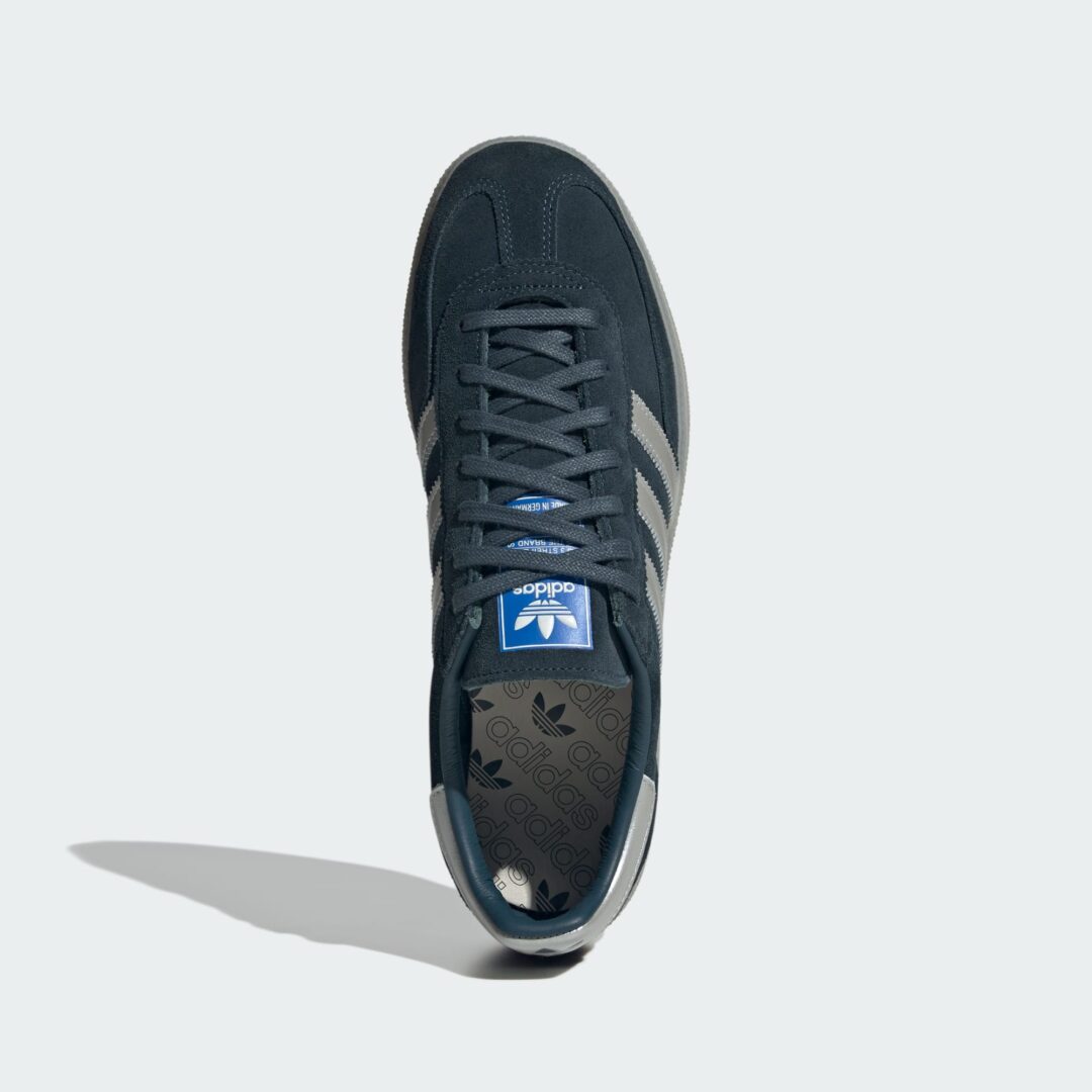 【2026年 8/1 発売】adidas Originals HANDBALL SPEZIAL Made in Germany “Arctic Night” (アディダス オリジナルス ハンドボール スペツィアル) [KK4953]