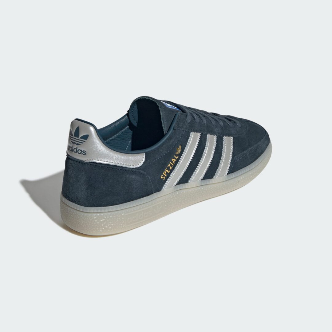 【2026年 8/1 発売】adidas Originals HANDBALL SPEZIAL Made in Germany “Arctic Night” (アディダス オリジナルス ハンドボール スペツィアル) [KK4953]