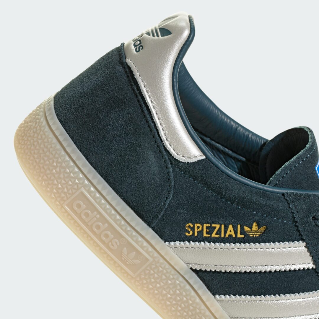 【2026年 8/1 発売】adidas Originals HANDBALL SPEZIAL Made in Germany “Arctic Night” (アディダス オリジナルス ハンドボール スペツィアル) [KK4953]