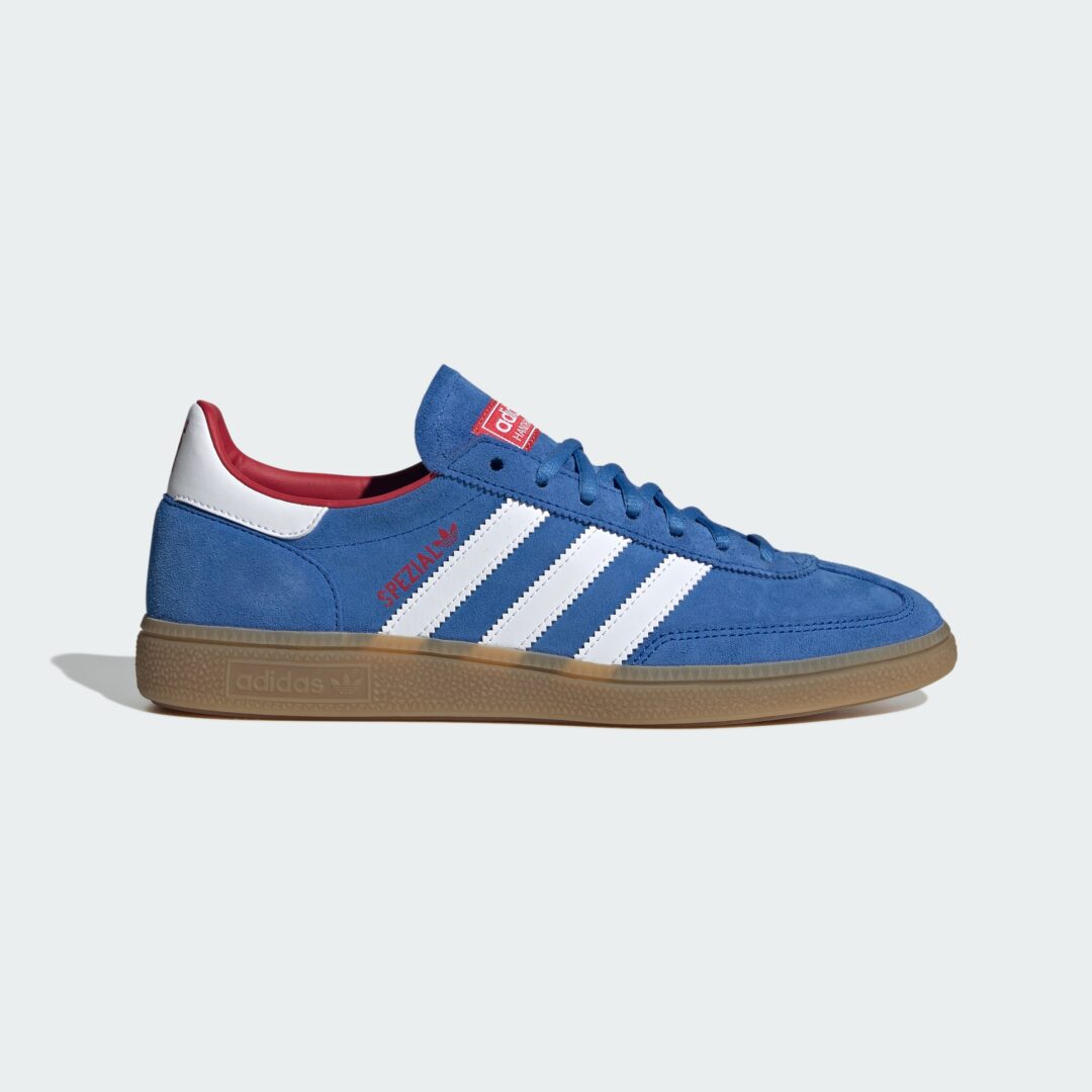 【2026年 7/22 発売】Manchester United × adidas Originals HANDBALL SPEZIAL “Royal Blue” (マンチェスター・ユナイテッド アディダス オリジナルス ハンドボール スペツィアル) [KK3015]
