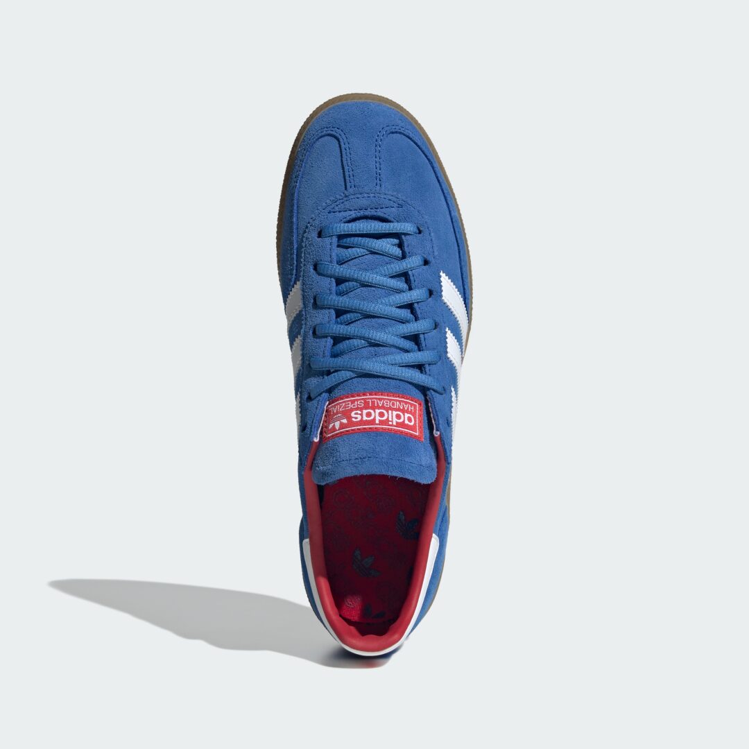 【2026年 7/22 発売】Manchester United × adidas Originals HANDBALL SPEZIAL “Royal Blue” (マンチェスター・ユナイテッド アディダス オリジナルス ハンドボール スペツィアル) [KK3015]