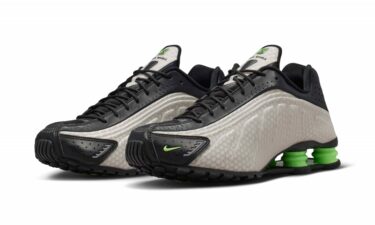 【2026年 8/8 発売】NIKE SHOX R4 “Black/Lime Glow” (ナイキ ショックス “ブラック/ライムグロー”) [IR1946-001]