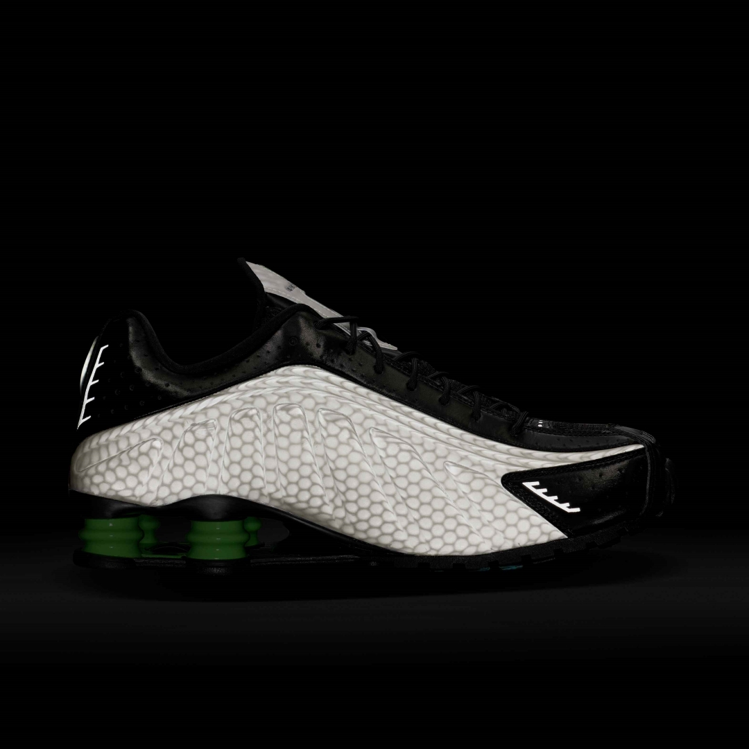 【2026年 8/8 発売】NIKE SHOX R4 SP “Black/Lime Glow” (ナイキ ショックス “ブラック/ライムグロー”) [IR1946-001]