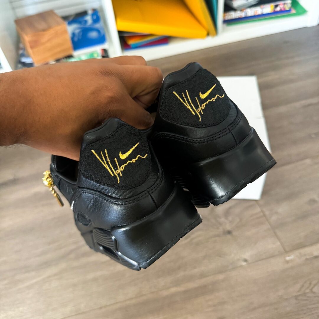 【海外 2026年 7/10 発売】Victor Solomon x NIKE “Trophies Collection – Black/Metallic Gold” (ヴィクター・ソロモン ナイキ “トロフィーコレクション”) [IR2076-001/IR2074-002/IR2077-001]