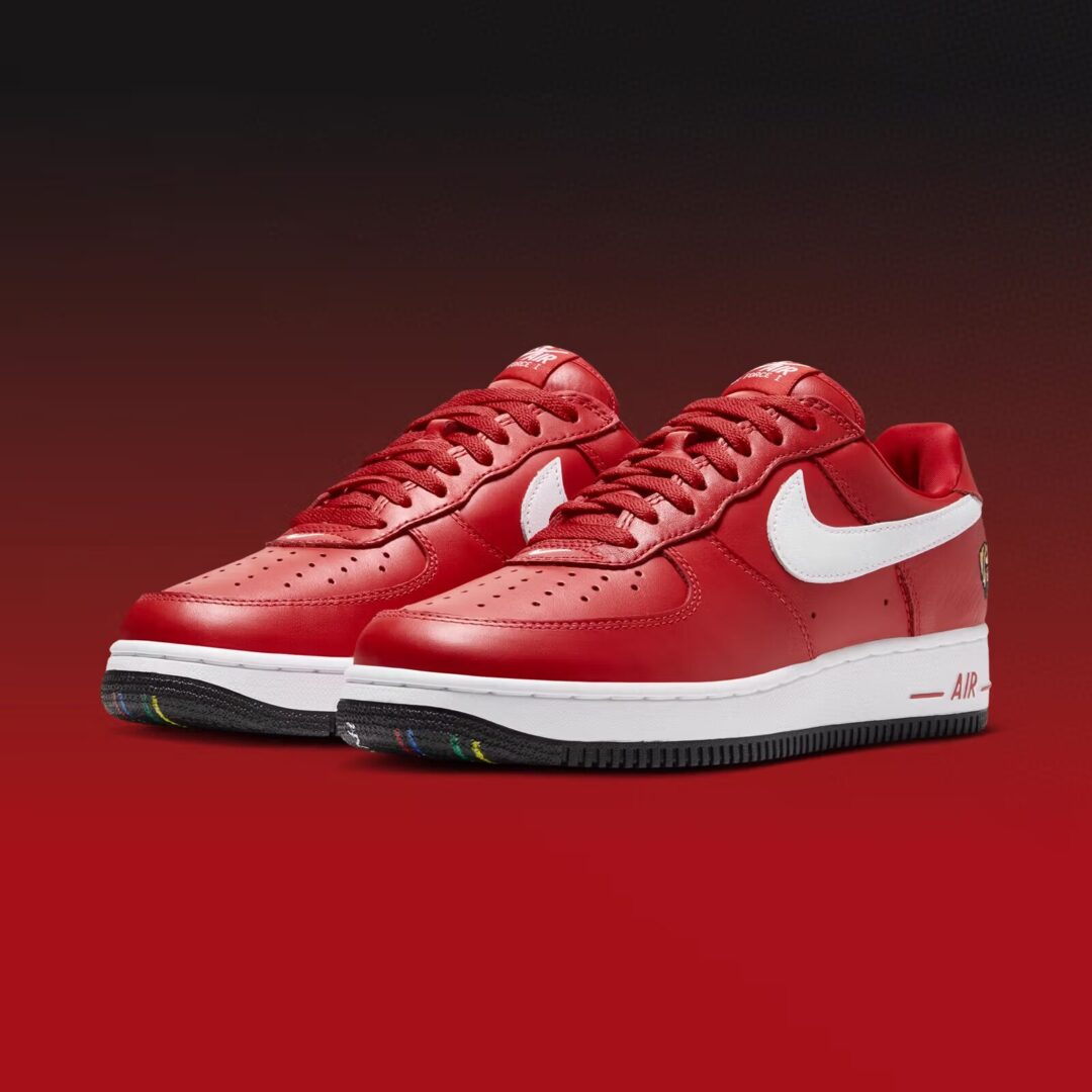 【2026年 8/6 発売予定】VICTOR VICTOR WORLDWIDE x NIKE AIR FORCE 1 01 LOW “Red/White” (ヴィクター・ヴィクター・ワールドワイド ナイキ エア フォース 1 ロー “レッド/ホワイト”) [IV3238-600]