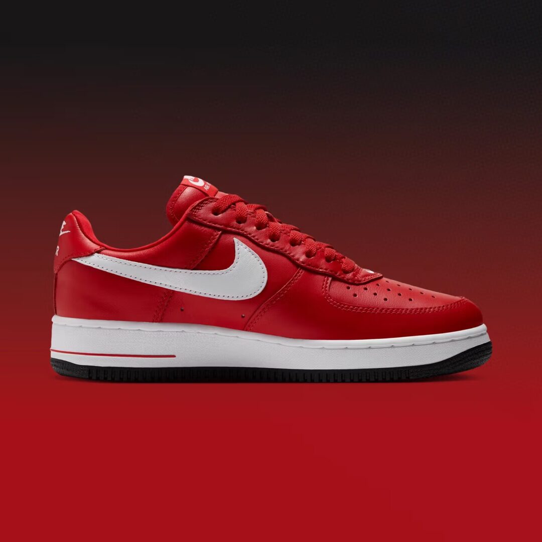 【2026年 8/6 発売予定】VICTOR VICTOR WORLDWIDE x NIKE AIR FORCE 1 01 LOW “Red/White” (ヴィクター・ヴィクター・ワールドワイド ナイキ エア フォース 1 ロー “レッド/ホワイト”) [IV3238-600]