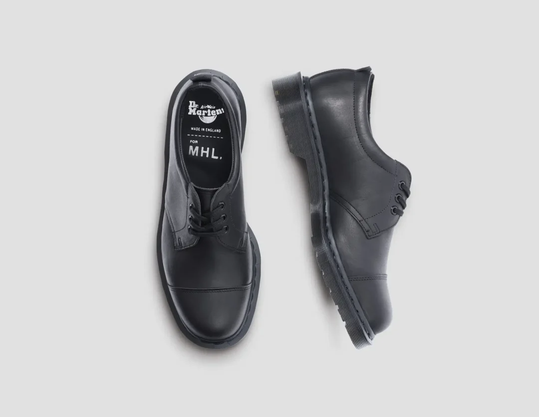 Dr. Martens × MHL. 初となるコラボレーション「1461」が2026年 7/16 発売予定 (ドクターマーチン エムエイチエル)