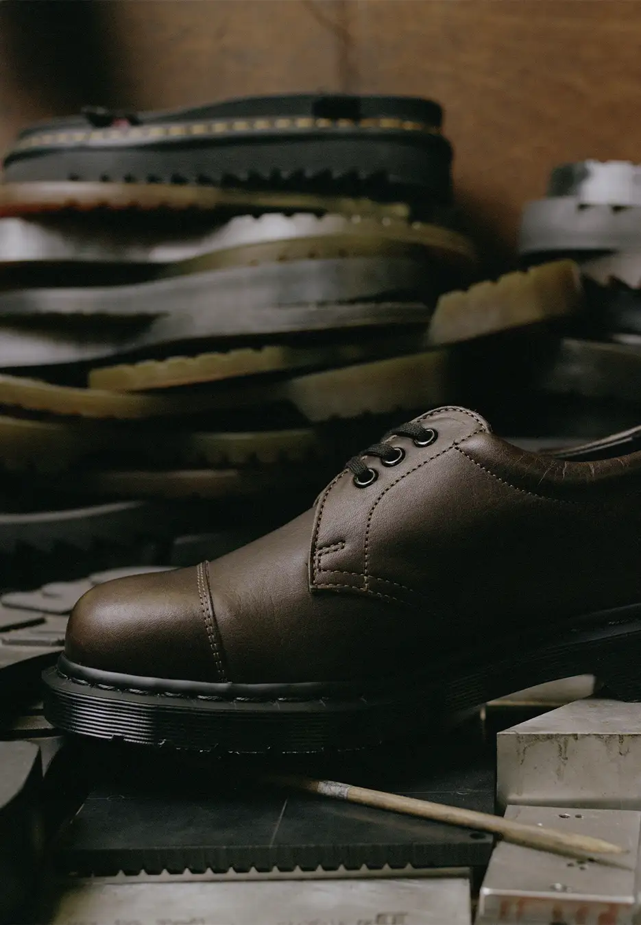 Dr. Martens × MHL. 初となるコラボレーション「1461」が2026年 7/16 発売予定 (ドクターマーチン エムエイチエル)