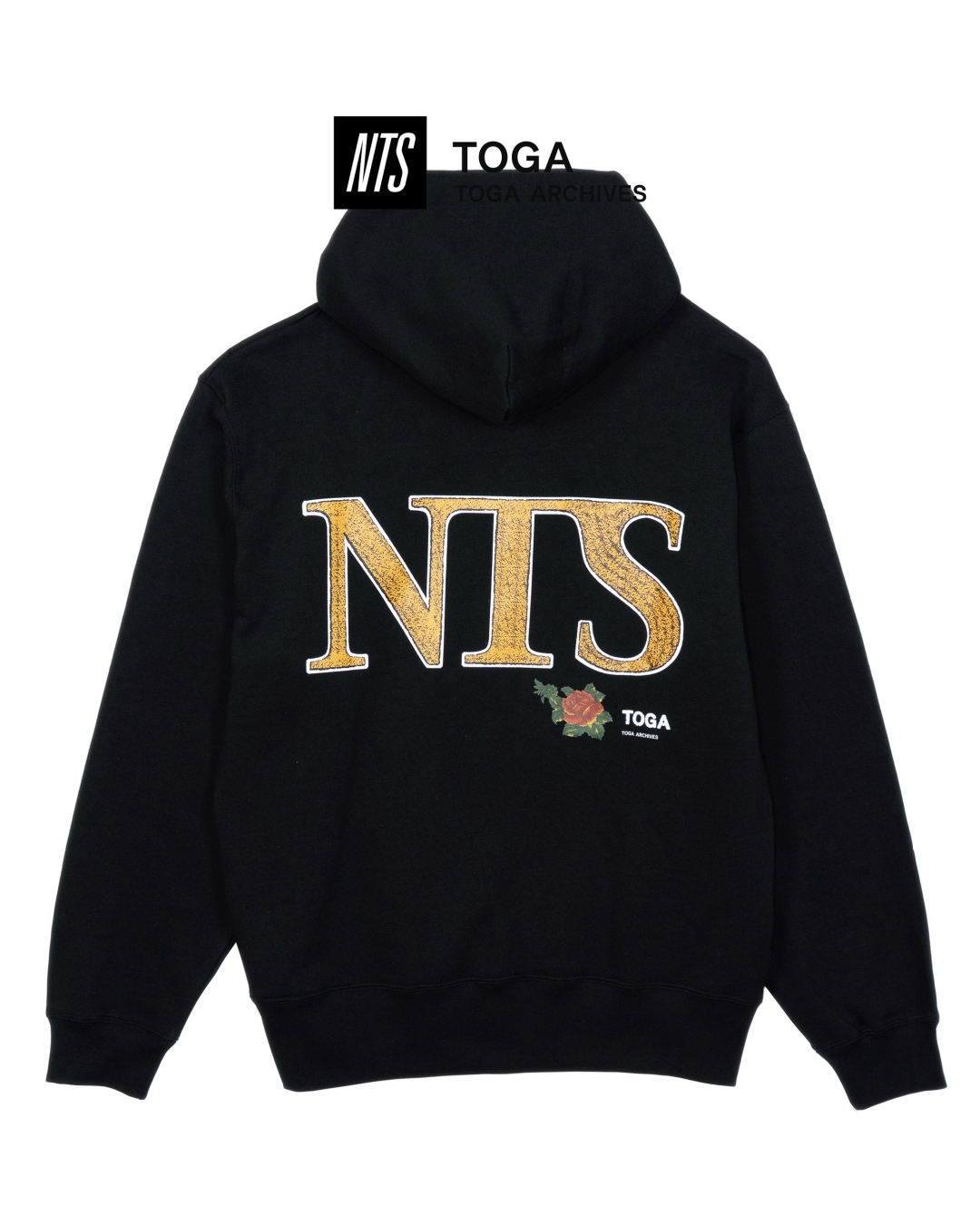 TOGA x NTS Radio capsule collectionが2026年 7/31 発売 (トーガ エヌティエス ラジオ)