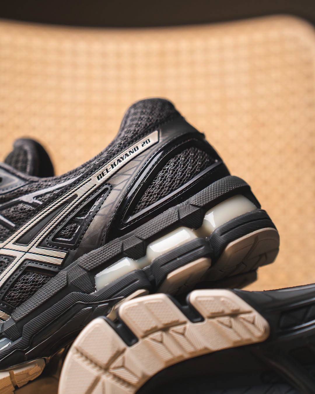 【2026年 7/16 発売】ASICS GEL-KAYANO 20 “Obsidian Grey/Oatmeal” (アシックス ゲルカヤノ) [1203A388.027]