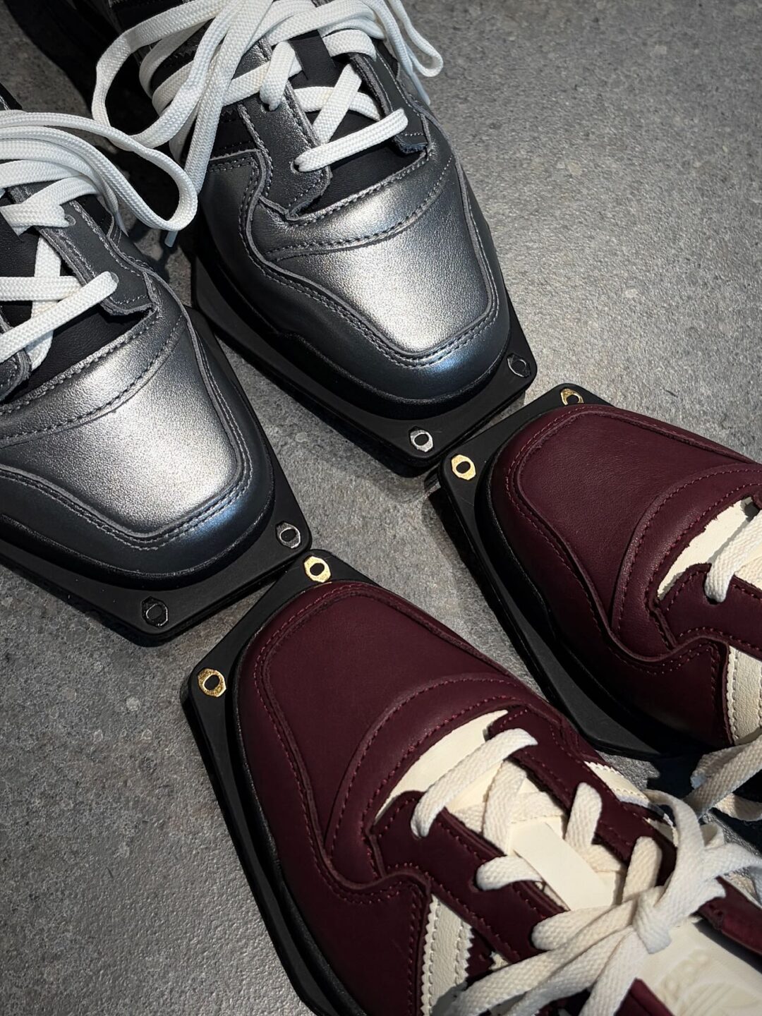 【2026年 発売予定】adidas Originals W FORUM CUBISM SQ “Silver/Burgundy” (アディダス オリジナルス フォーラム キュビズム “シルバー/バーガンディ”)