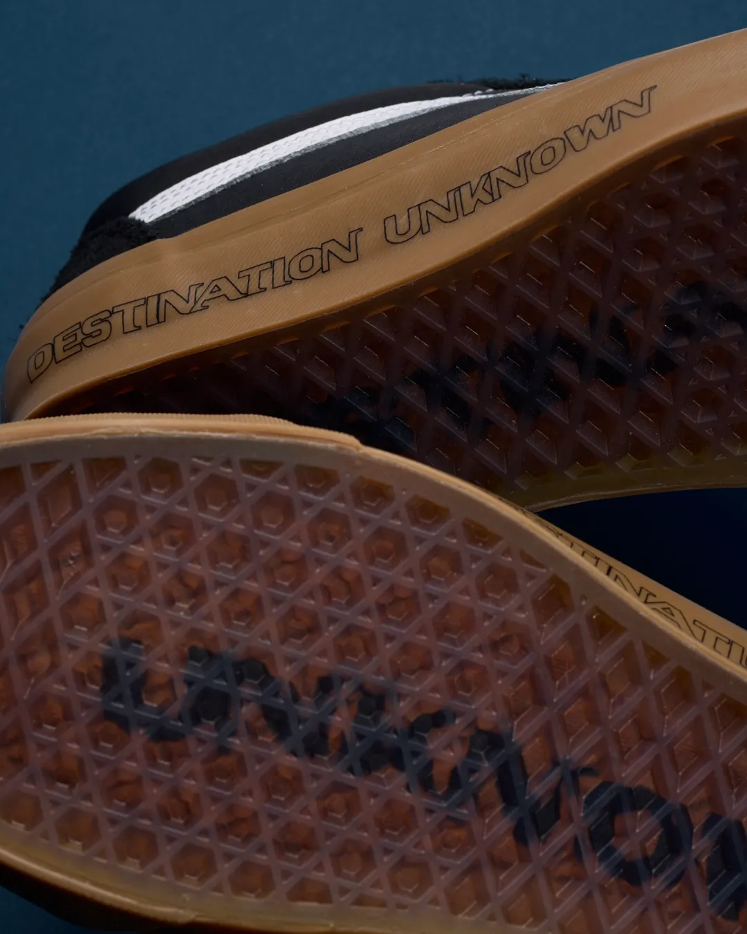 【2026年 7/25 発売】Liberaiders × VANS “LX OLD SKOOL & LX CLASSIC SLIP-ON 98” (リベレイダース バンズ オールドスクール クラシックスリッポン) [VN000EJUGR41/VN000ZACFW01]