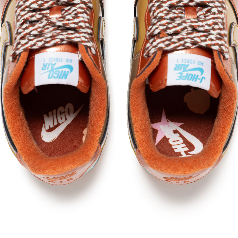 【2026年 10/17 & 10/22 発売】NIGO x BTS/J-Hope x NIKE AIR FORCE 1 01 LOW “Burnt Sunrise” (ニゴー ジェイホープ ナイキ エア フォース 1 ロー “バーントサンライズ”) [IO8766-800]