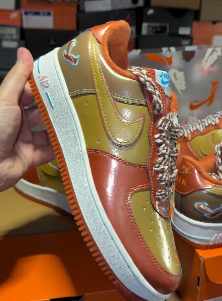【2026年 10/17 & 10/22 発売】NIGO x BTS/J-Hope x NIKE AIR FORCE 1 01 LOW “Burnt Sunrise” (ニゴー ジェイホープ ナイキ エア フォース 1 ロー “バーントサンライズ”) [IO8766-800]