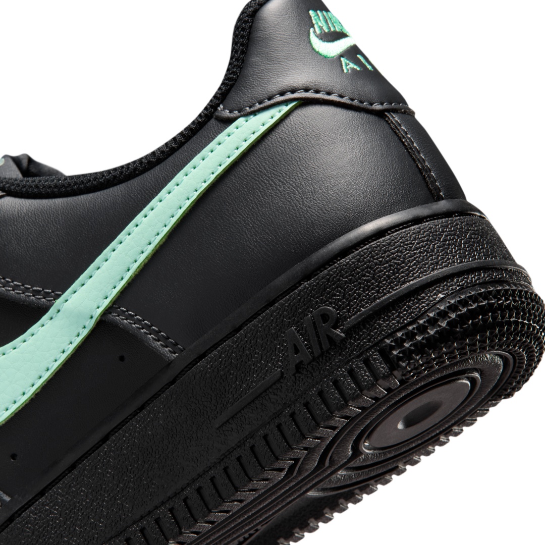 【2026 FALL】NIKE GS AIR FORCE 1 LOW “Black/Arctic Green” (ナイキ エア フォース 1 ロー “ブラック/アークティックグリーン”) [CT3839-018]