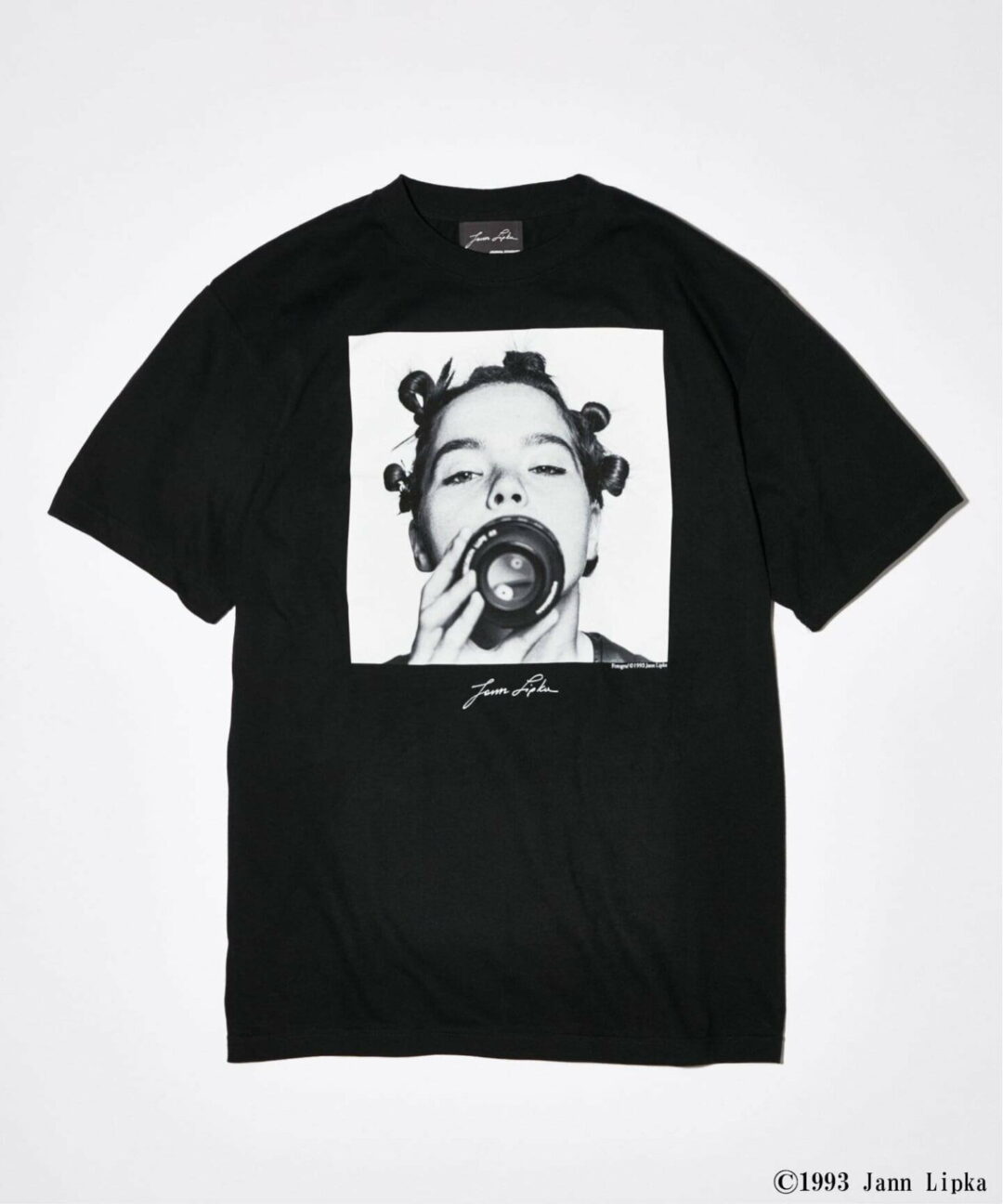 Jann Lipka Bjork Portrait 1993 × JOURNAL STANDARD プリントTEEが2026年 8月上旬 発売 (ジャーナルスタンダード ビョーク)