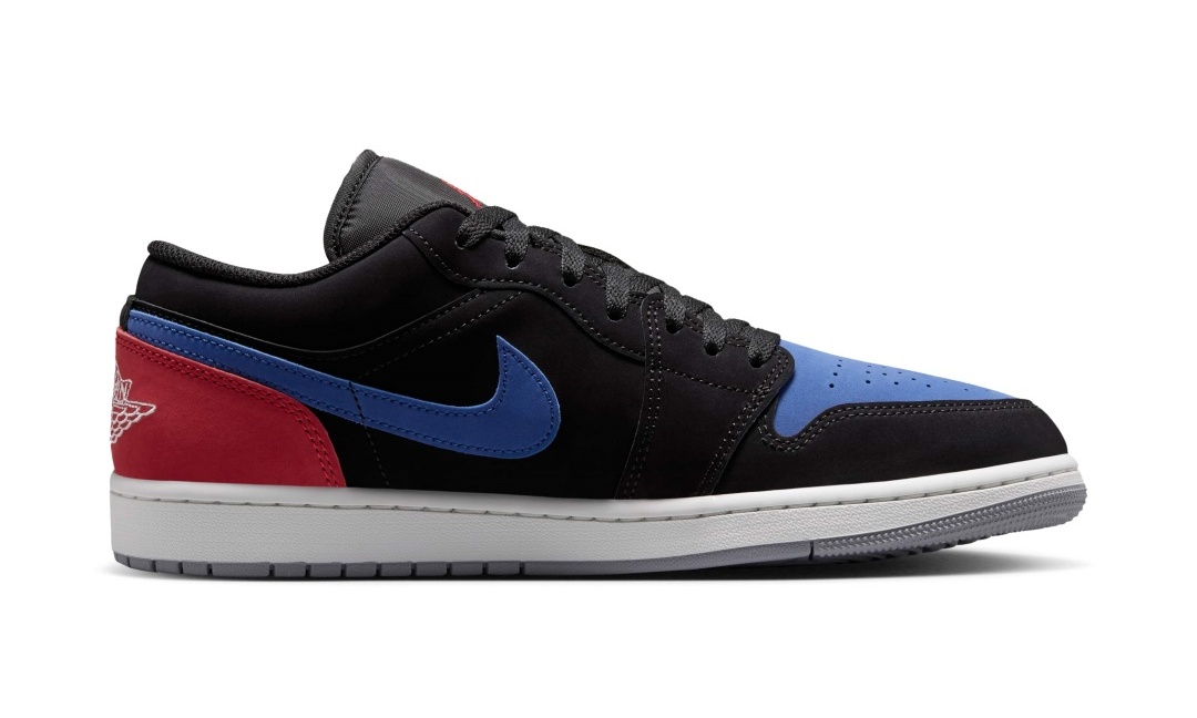 【2026年 発売】NIKE AIR JORDAN 1 LOW “Black/True Blue/Varsity Red” (ナイキ エア ジョーダン ロー “ブラック/トゥルーブルー/バーシティレッド”) [553558-049]