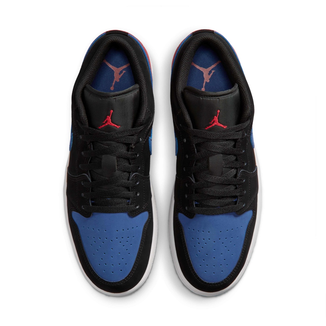 【2026年 発売】NIKE AIR JORDAN 1 LOW “Black/True Blue/Varsity Red” (ナイキ エア ジョーダン ロー “ブラック/トゥルーブルー/バーシティレッド”) [553558-049]