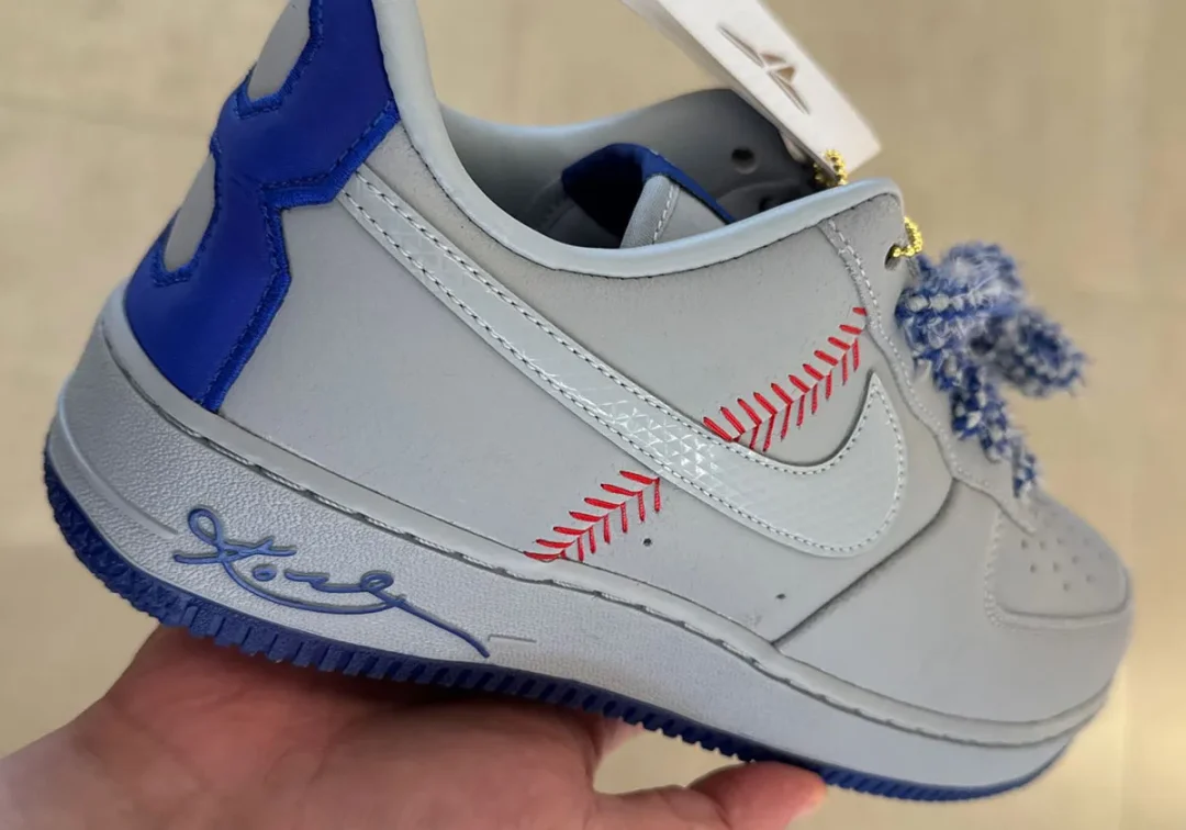 【2026年 8/15 発売予定】Kobe Bryant × NIKE AIR FORCE 1 LOW PROTRO QS “Dodgers” (コービー・ブライアント ナイキ エア フォース 1 ロー プロトロ “ドジャース”) [IQ3920-001]