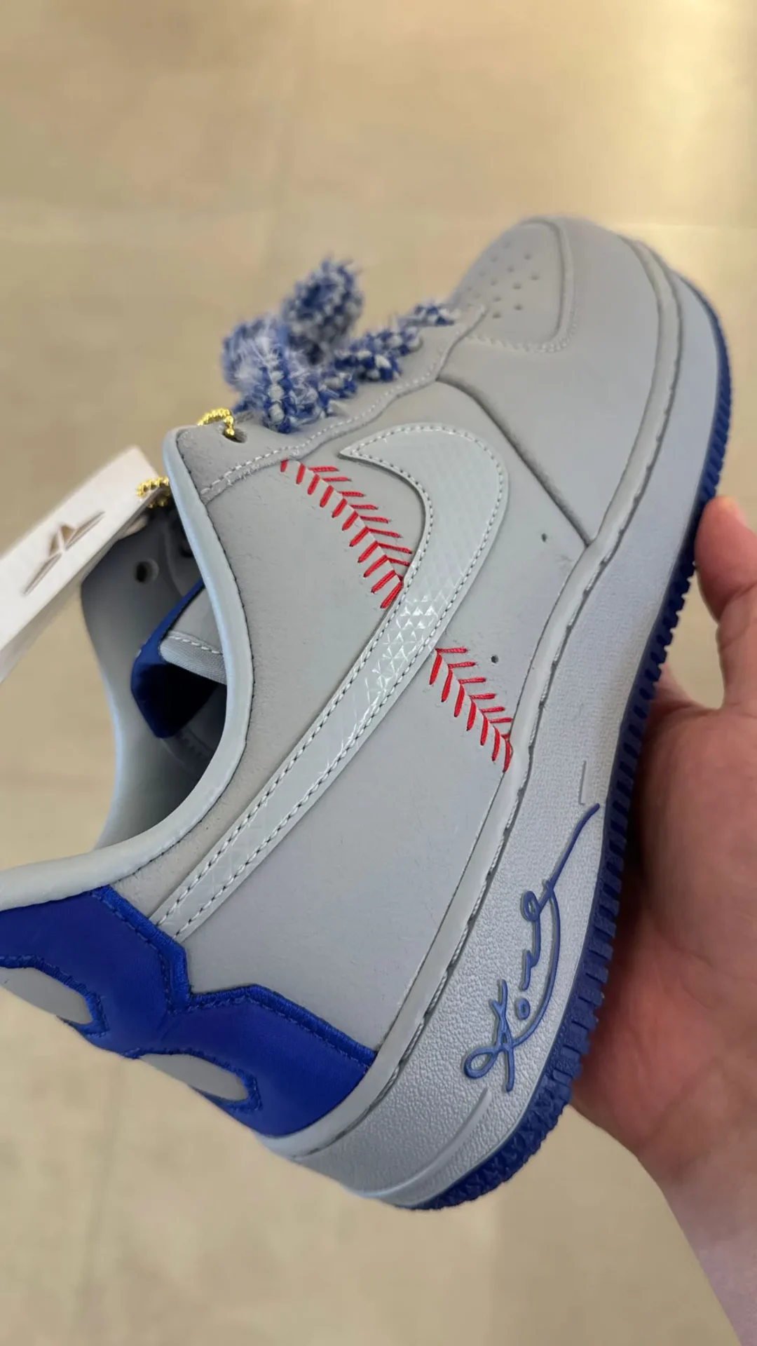 【2026年 8/15 発売予定】Kobe Bryant × NIKE AIR FORCE 1 LOW PROTRO QS “Dodgers” (コービー・ブライアント ナイキ エア フォース 1 ロー プロトロ “ドジャース”) [IQ3920-001]