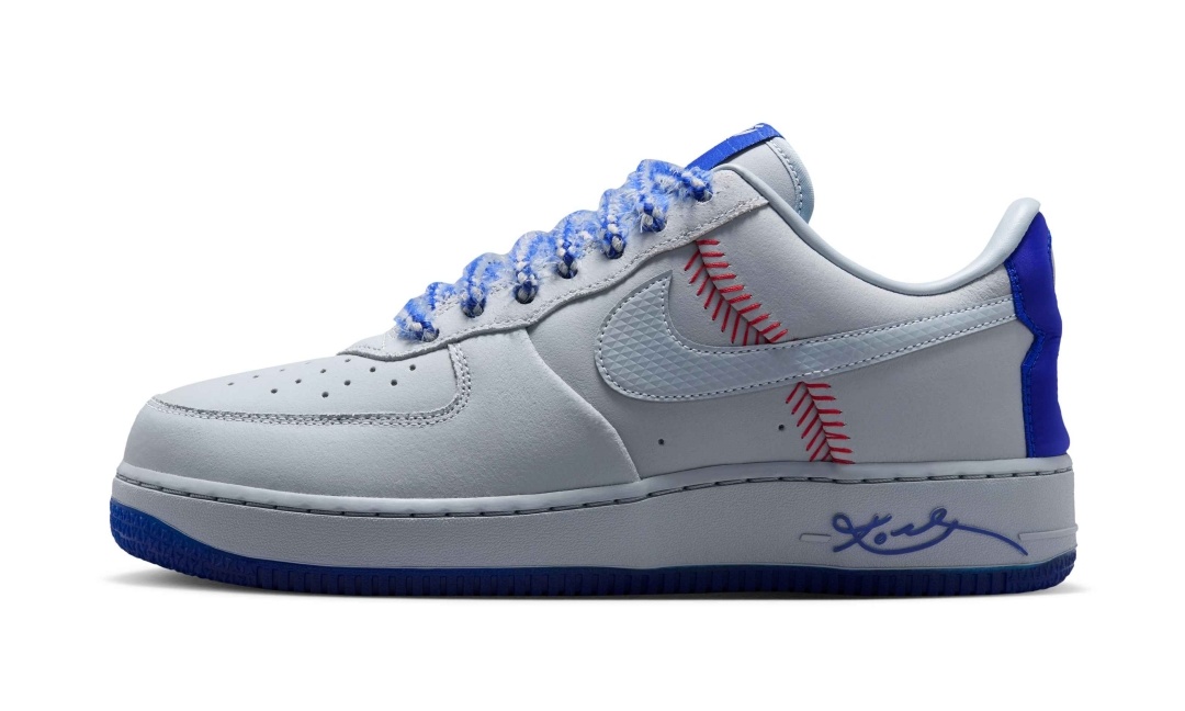 【2026年 8/15 発売予定】Kobe Bryant × NIKE AIR FORCE 1 LOW PROTRO QS “Dodgers” (コービー・ブライアント ナイキ エア フォース 1 ロー プロトロ “ドジャース”) [IQ3920-001]