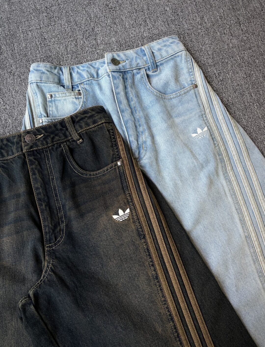 【2026年 発売】adidas Originals “Curved Soft Denim Pants” (アディダス オリジナルス “カーブ ソフト デニム パンツ”)