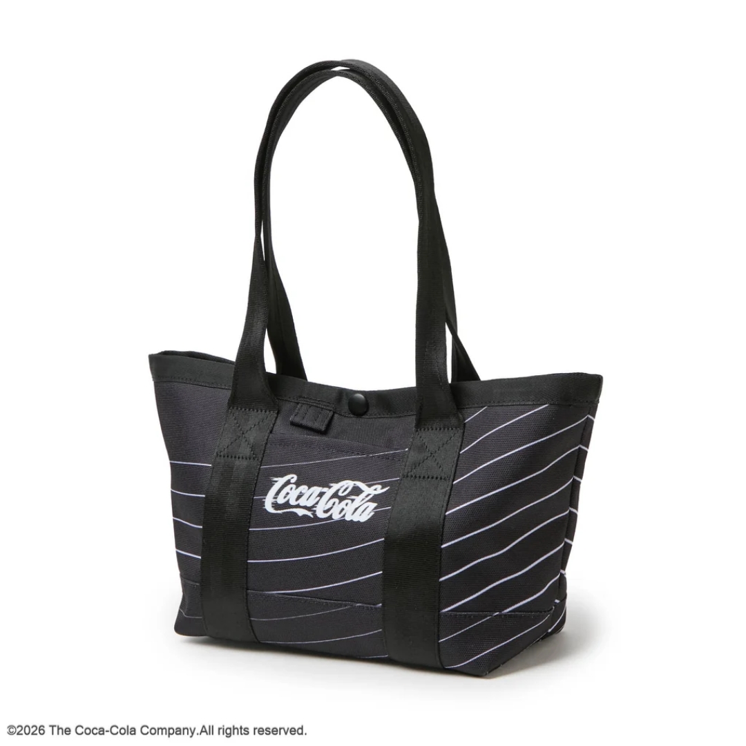 Coca-Cola × New Eraから河村康輔氏とのトリプルコラボレーションコレクションが2026年 8/6 発売 (コカコーラ ニューエラ)
