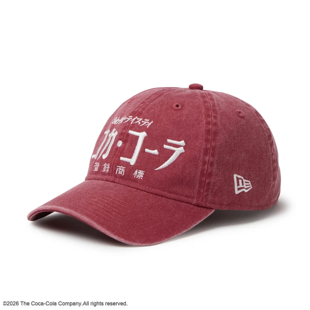 Coca-Cola × New Eraから河村康輔氏とのトリプルコラボレーションコレクションが2026年 8/6 発売 (コカコーラ ニューエラ)