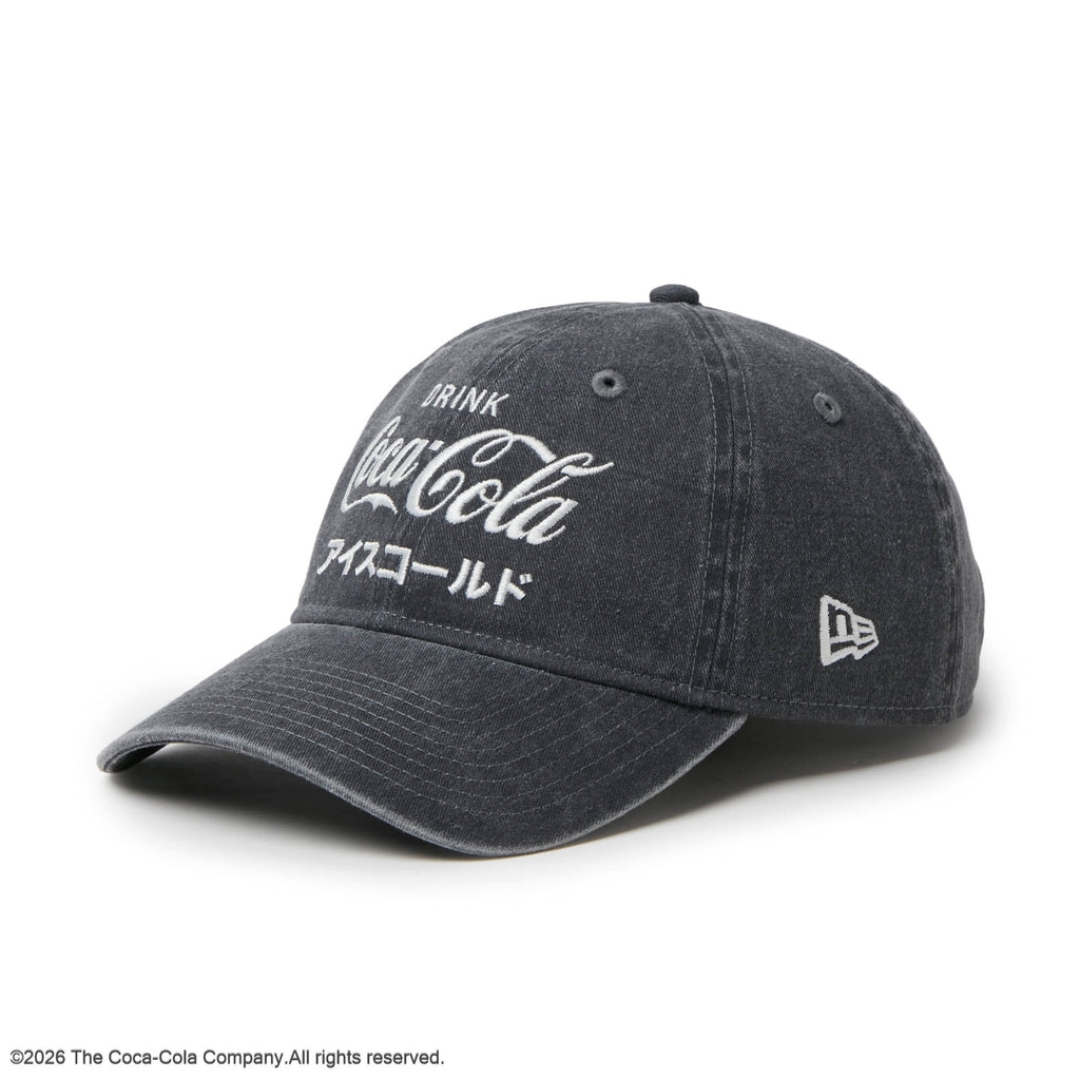 Coca-Cola × New Eraから河村康輔氏とのトリプルコラボレーションコレクションが2026年 8/6 発売 (コカコーラ ニューエラ)