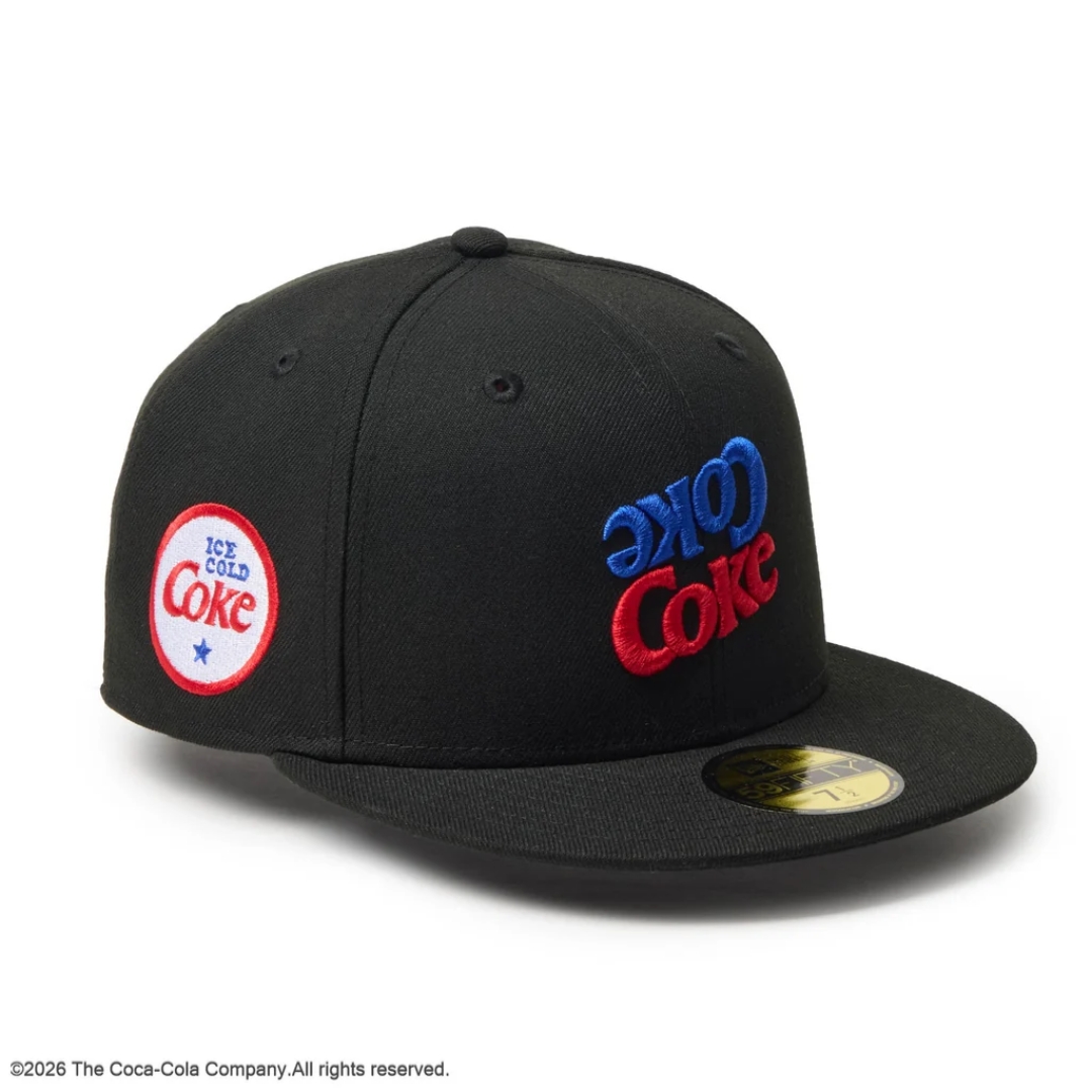 Coca-Cola × New Eraから河村康輔氏とのトリプルコラボレーションコレクションが2026年 8/6 発売 (コカコーラ ニューエラ)