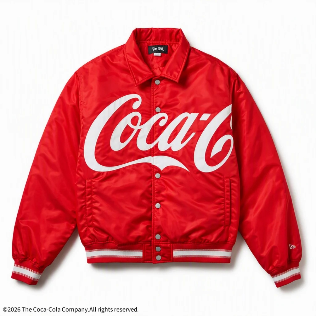 Coca-Cola × New Eraから河村康輔氏とのトリプルコラボレーションコレクションが2026年 8/6 発売 (コカコーラ ニューエラ)