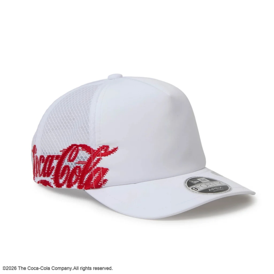 Coca-Cola × New Eraから河村康輔氏とのトリプルコラボレーションコレクションが2026年 8/6 発売 (コカコーラ ニューエラ)