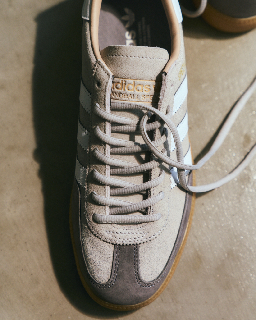 【2026年 7/29 発売】adidas Originals HANDBALL SPEZIAL for ADAM ET ROPÉ “Light Grey” (アダム エ ロぺ アディダス オリジナルス ハンドボール スペツィアル “ライトグレー”)