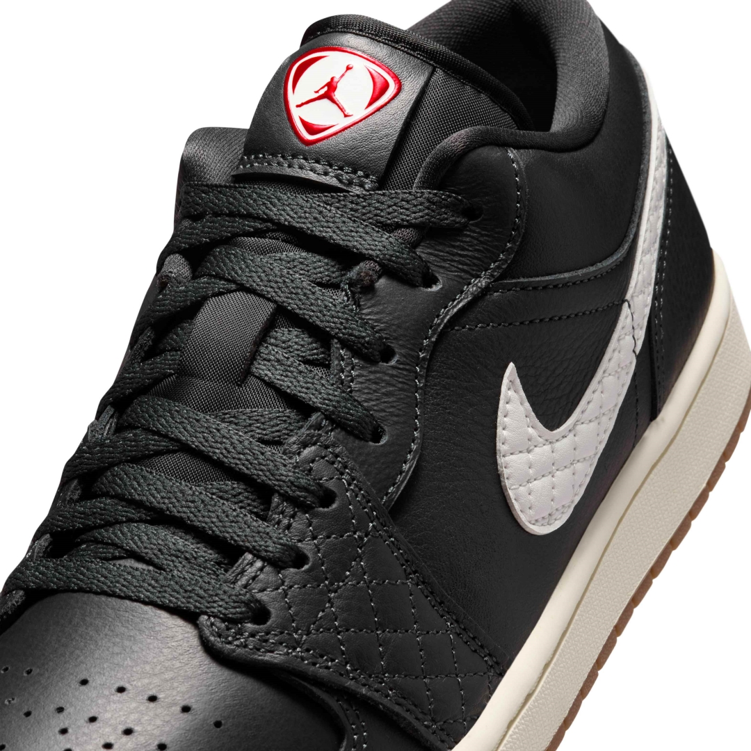 【2026年 7/27 発売】NIKE AIR JORDAN 1 LOW SE “Off Noir/University Red/Game Royal” (ナイキ エア ジョーダン ロー “オフノワール/レッド\ロイヤル”) [IO2047-001]