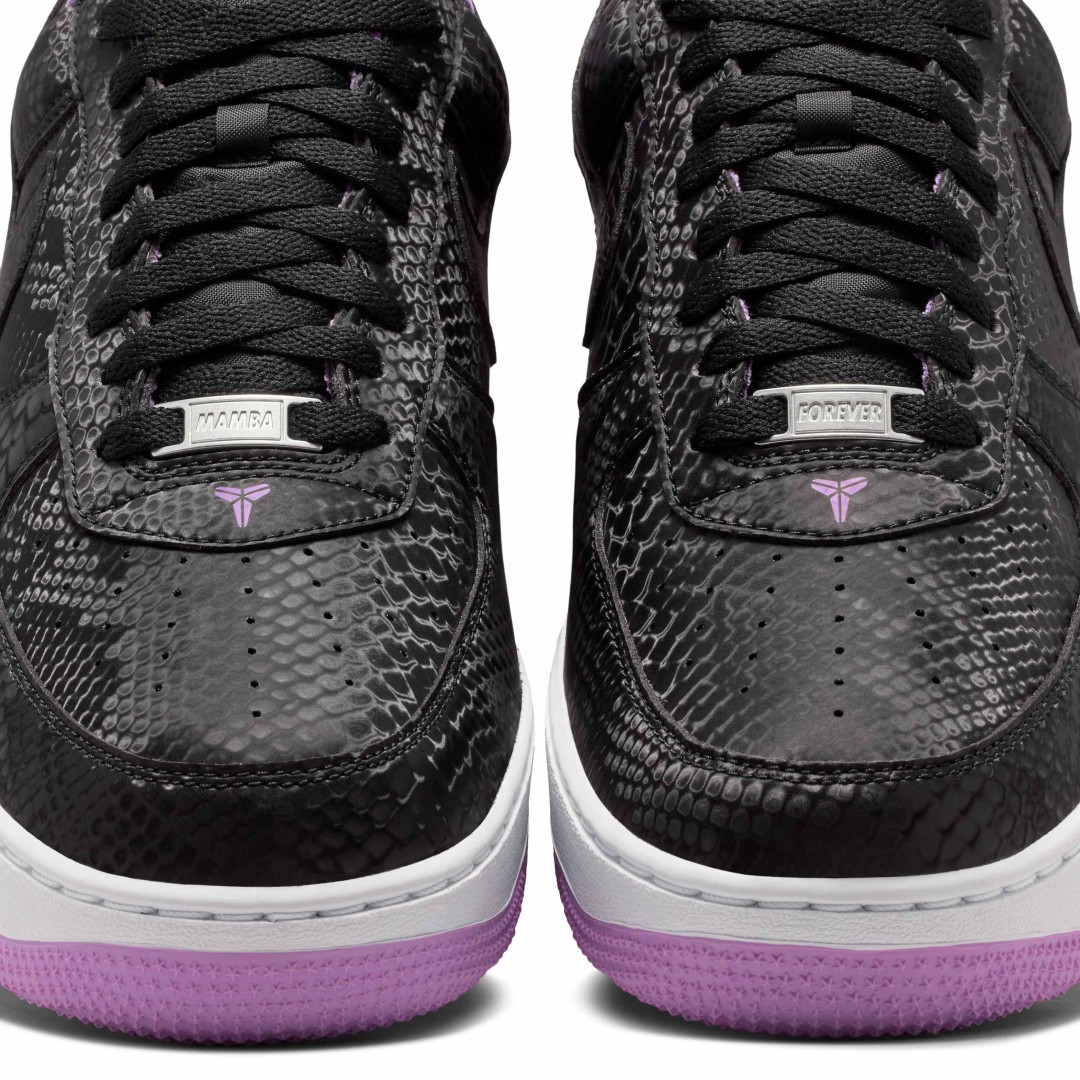 【2026年 10/1 発売】Kobe Bryant × NIKE AIR FORCE 1 LOW “Black/Purple Stardust” (コービー・ブライアント ナイキ エア フォース 1 ロー “ブラック/パープルスターダスト”) [IB0018-007]