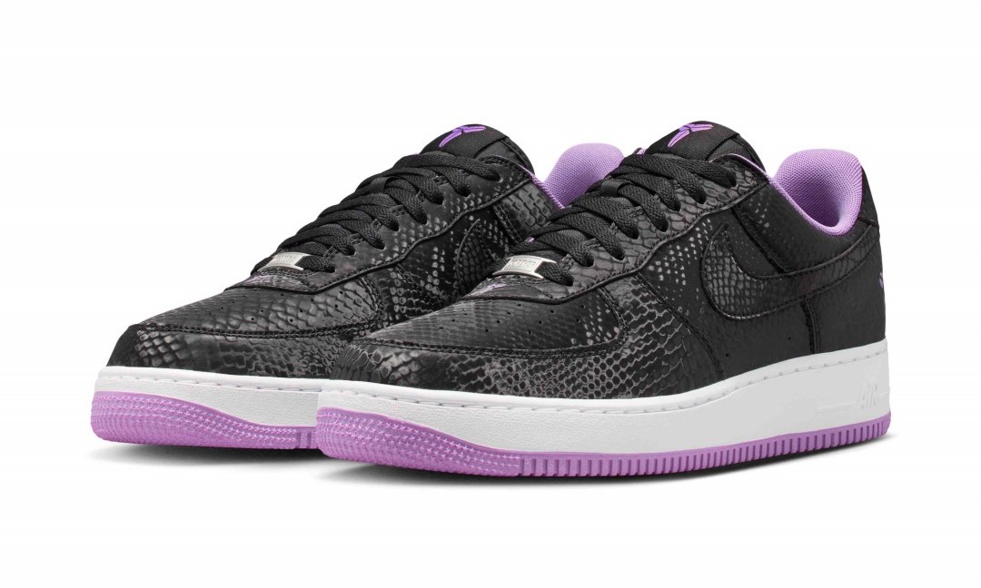 【2026年 10/1 発売】Kobe Bryant × NIKE AIR FORCE 1 LOW “Black/Purple Stardust” (コービー・ブライアント ナイキ エア フォース 1 ロー “ブラック/パープルスターダスト”) [IB0018-007]