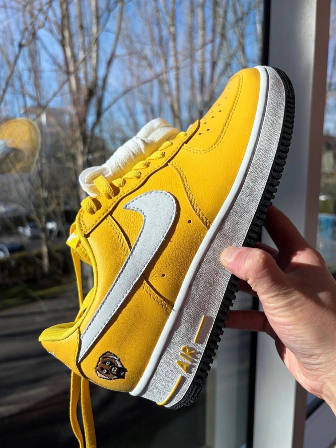 【2026年 8/6 発売予定】VICTOR VICTOR WORLDWIDE x NIKE AIR FORCE 1 01 LOW “Yellow Zest” (ヴィクター・ヴィクター・ワールドワイド ナイキ エア フォース 1 ロー “イエローゼスト”) [IV3238-700]