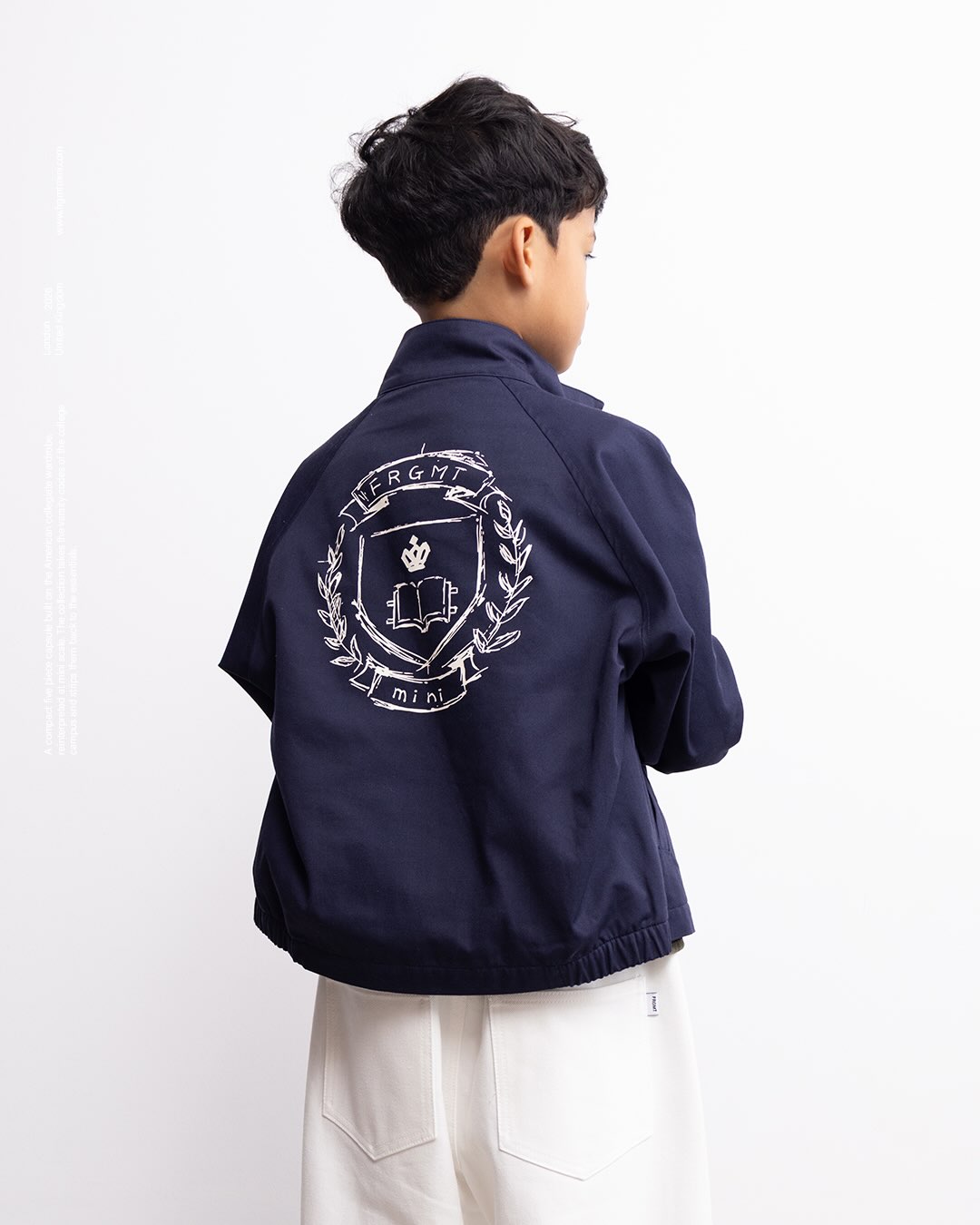 藤原ヒロシ/FRAGMENTのキッズアパレル「frgmtmini」”College Collection”が2025年 9/3 発売 (フラグメントミニ)