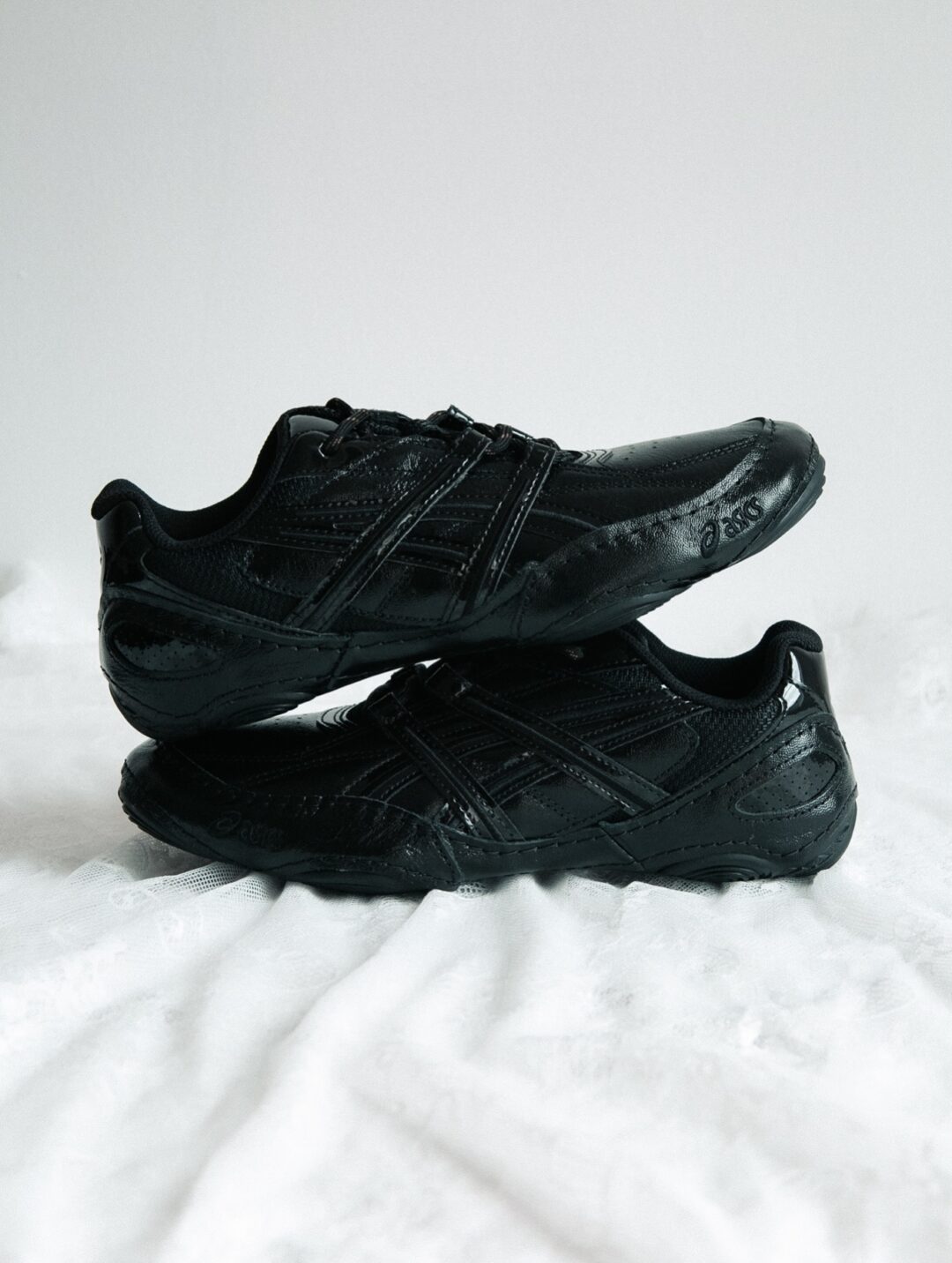 【発売中】ASICS HYPERSYNC “Black/Black” (アシックス ゲル ハイパーシンク) [1203B068.001]