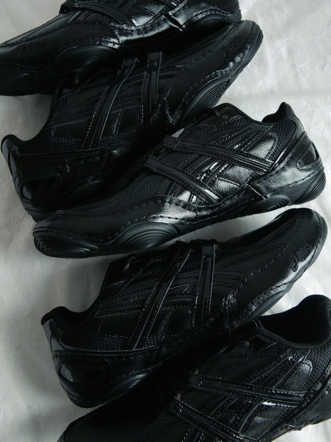 【発売中】ASICS HYPERSYNC “Black/Black” (アシックス ゲル ハイパーシンク) [1203B068.001]