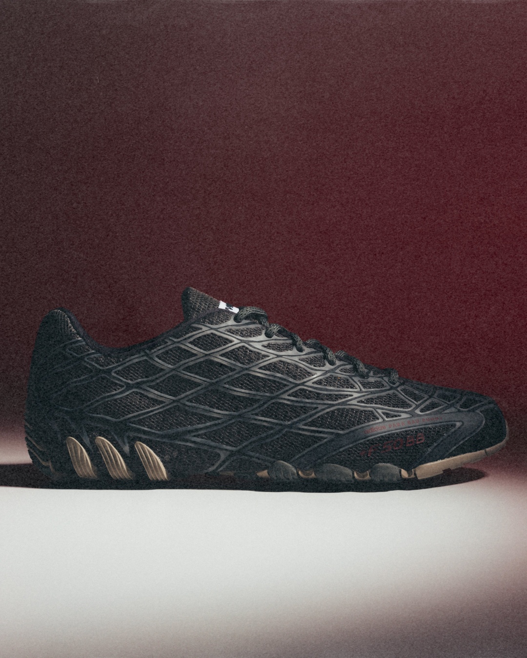 【2026年 8/29 発売】Bad Bunny × adidas Originals F50 Ghost Sprint “Core Black/Charcoal” (バッド・バニー アディダス オリジナルス ゴーストスプリント “ブラック/チャコール”) [HP4218]
