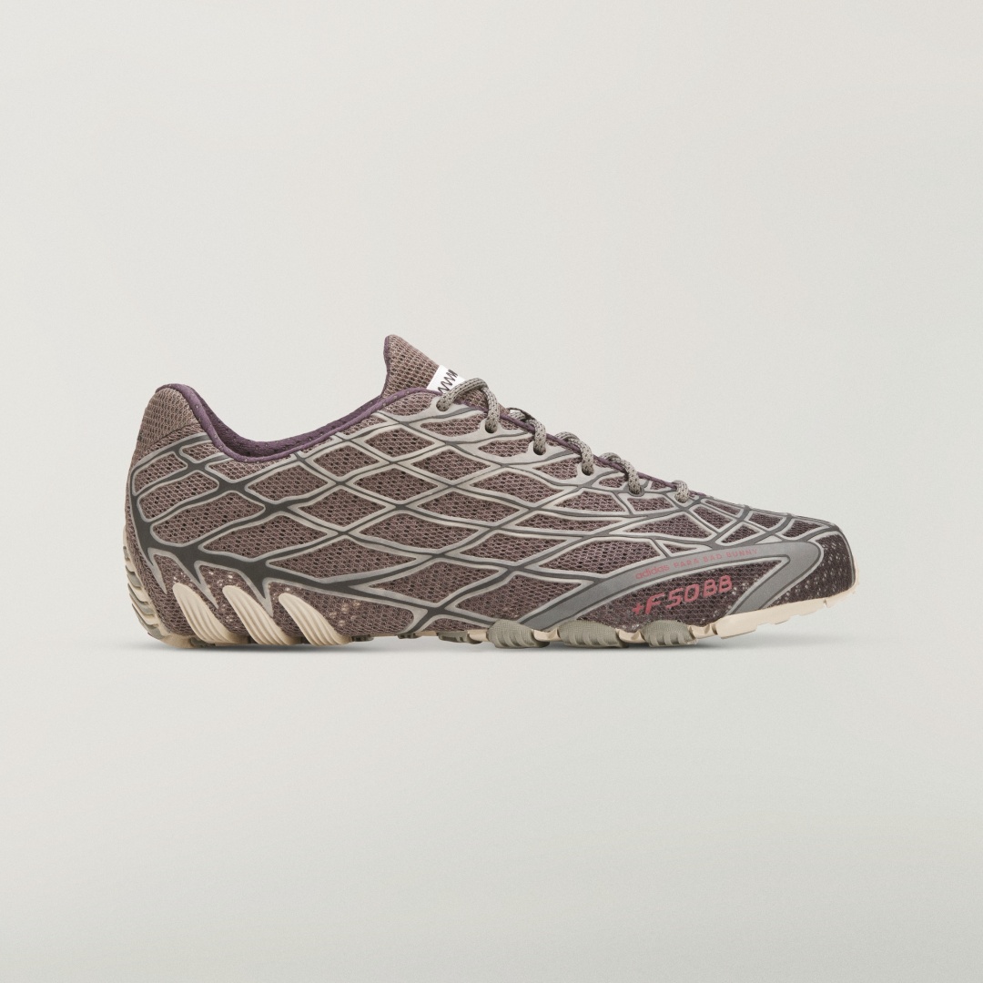 【2026年 8/29 発売】Bad Bunny × adidas Originals F50 Ghost Sprint “Core Black/Charcoal” (バッド・バニー アディダス オリジナルス ゴーストスプリント “ブラック/チャコール”) [HP4218]