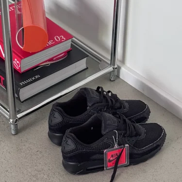 【2026年 8/20 発売予定】NIKE AIR MAX 90 “Black Denim/Infrared 23” (ナイキ エア マックス “ブラックデニム/インフラレッド”) [IW6365-001]