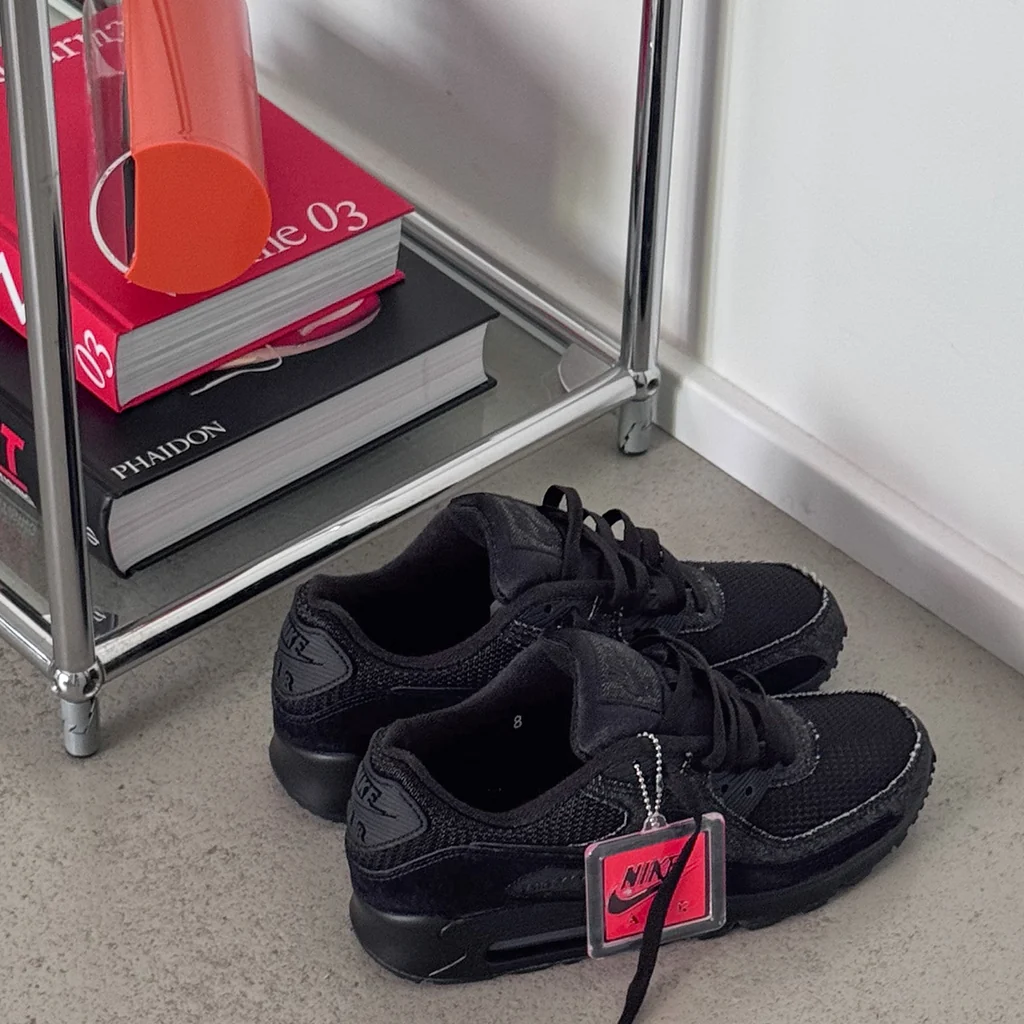 【2026年 8/20 発売】NIKE AIR MAX 90 “Black Denim/Infrared 23” (ナイキ エア マックス “ブラックデニム/インフラレッド”) [IW6365-001]