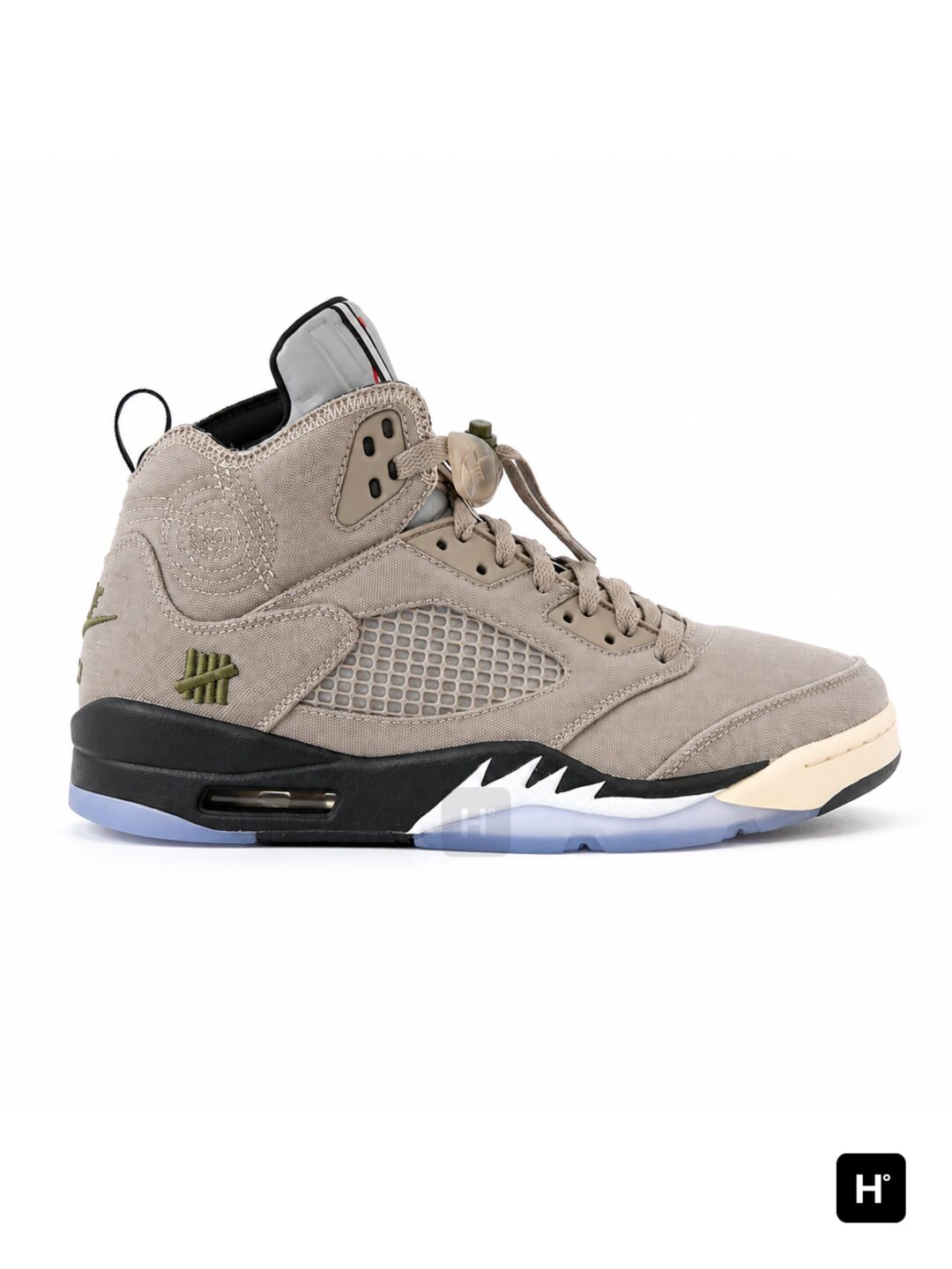 【2027年 2/18 発売予定】UNDEFEATED × NIKE JORDAN 5 RETRO OG SP “Moon Fossil/Light Chocolate”  (アンディフィーテッド ナイキ ジョーダン レトロ ) [JF3394-001/JF3394-200]