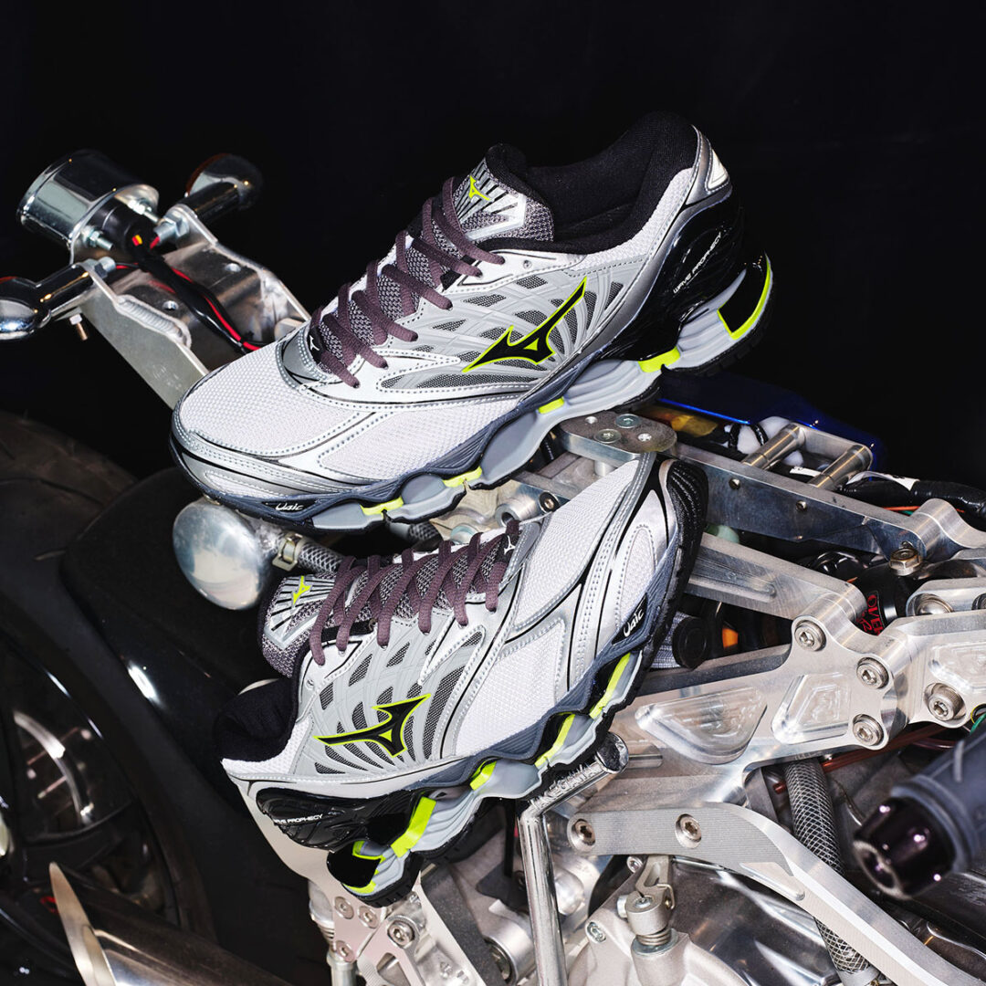 【KICKS LAB.限定・2026年 8/14 発売】MIZUNO WAVE PROPHECY LS “Light Grey/Charcoal” (キックスラボ ミズノ ウェーブ プロフェシー) [D1GA333711/D1GA333712]
