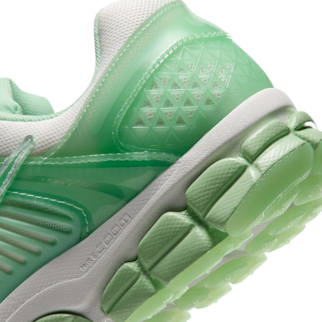 【2026年 発売】NIKE ZOOM VOMERO 5 “Sail/Barely Green” (ナイキ ズーム ボメロ 5 “ベアリーグリーン/ピンクライズ”) [IV5738-133]
