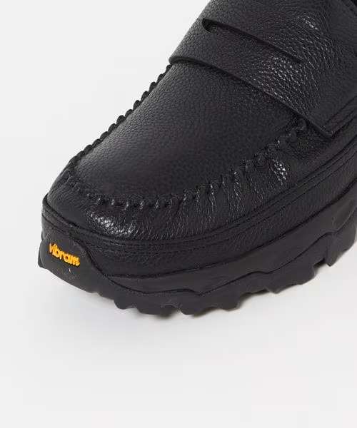 SUICOKE × monkey time 2026 AW 別注 “レザー ローファー & シュリンク レザー デッキ”が8/20 発売 (スイコック モンキータイム)