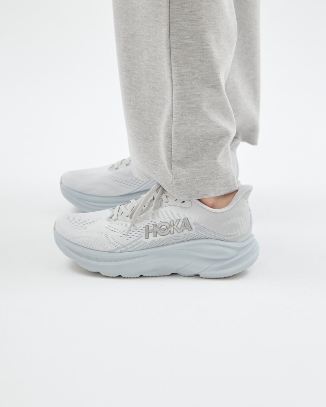 【2026年 8/27 発売】HOKA for emmi CLIFTON 11 “Light Grey” (ホカ エミ クリフトン) [1176573-STMN]